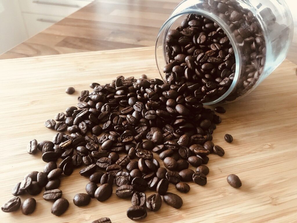 قهوه روبوستا از گیاه "کانفورا" تهیه می شود که برای اولین بار در غرب و مرکز آفریقا پرورش داده شد
